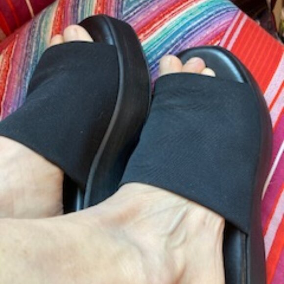 Steve Madden Black Sandal, Size 7-7.5 - Picture 4 of 6